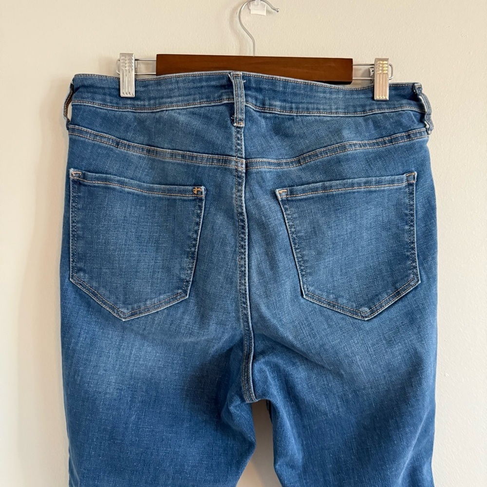 Old Navy Extra High-Rise Super Skinny Distressed Blue Rockstar Jeans - Picture 8 of 11